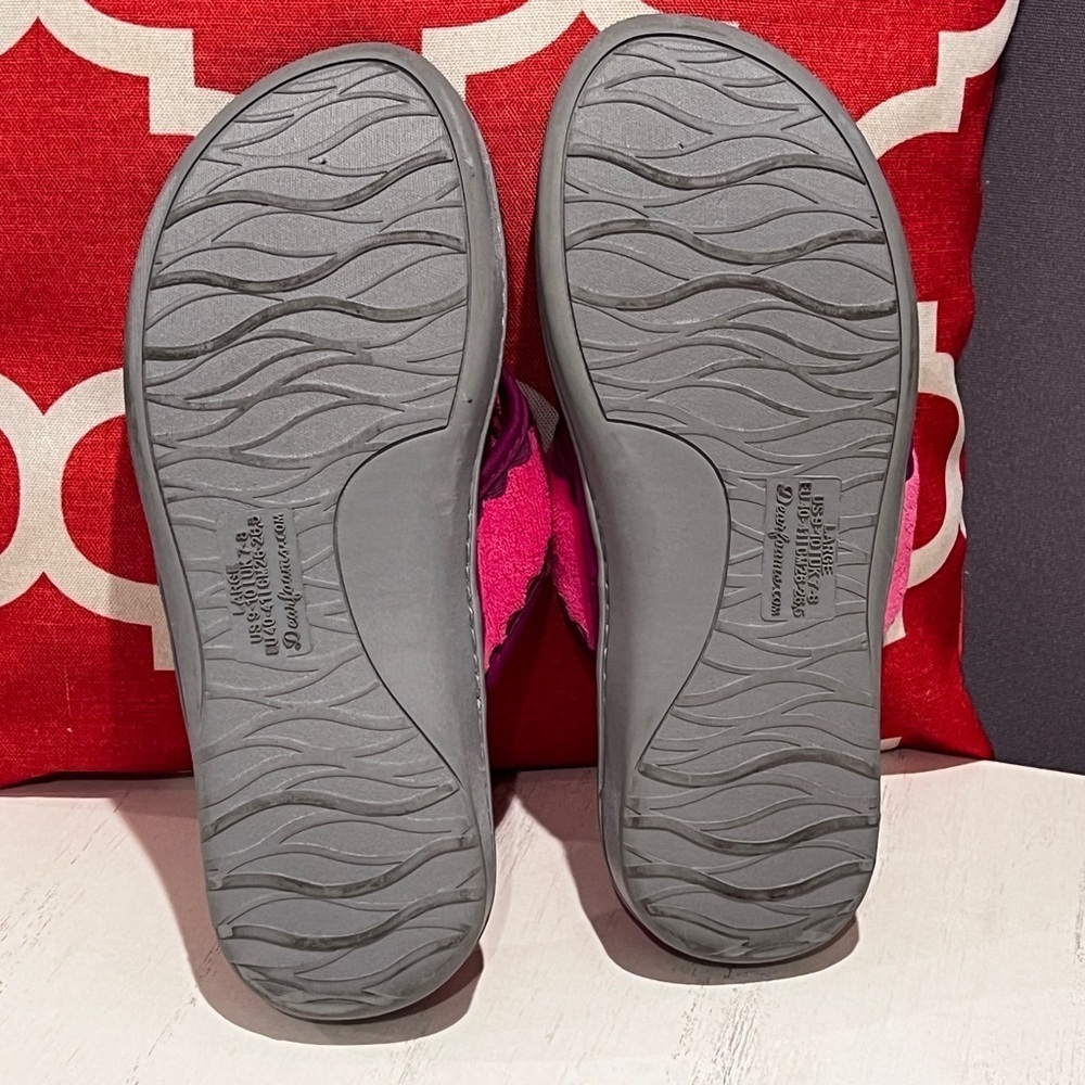 Dearfoams Pink Plush Slippers with Cushioned Footbed (NWOT) - Picture 6 of 6